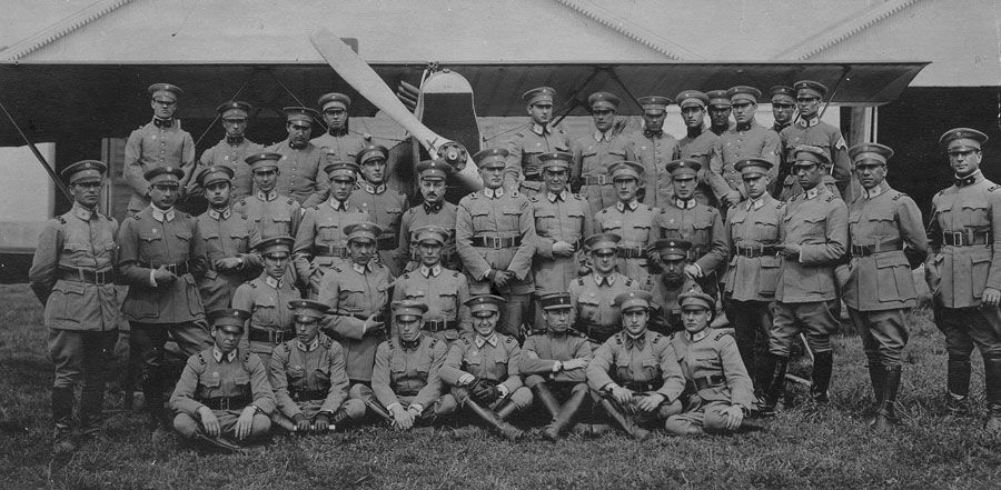 Hace 100 años: El Suboficial piloto militar
