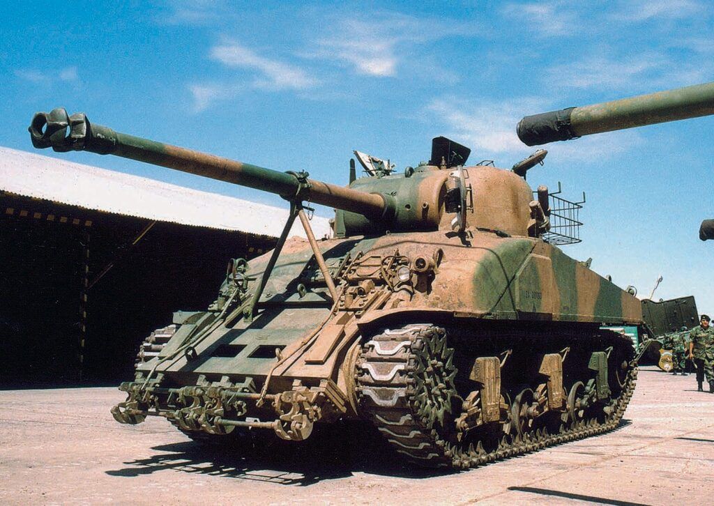 Sherman Repotenciado del Regimiento de Caballería de Tanques 8 “Cazadores General Mariano Necochea”, con el encastre para el sistema barreminas RPK (Hugo Bianucci).