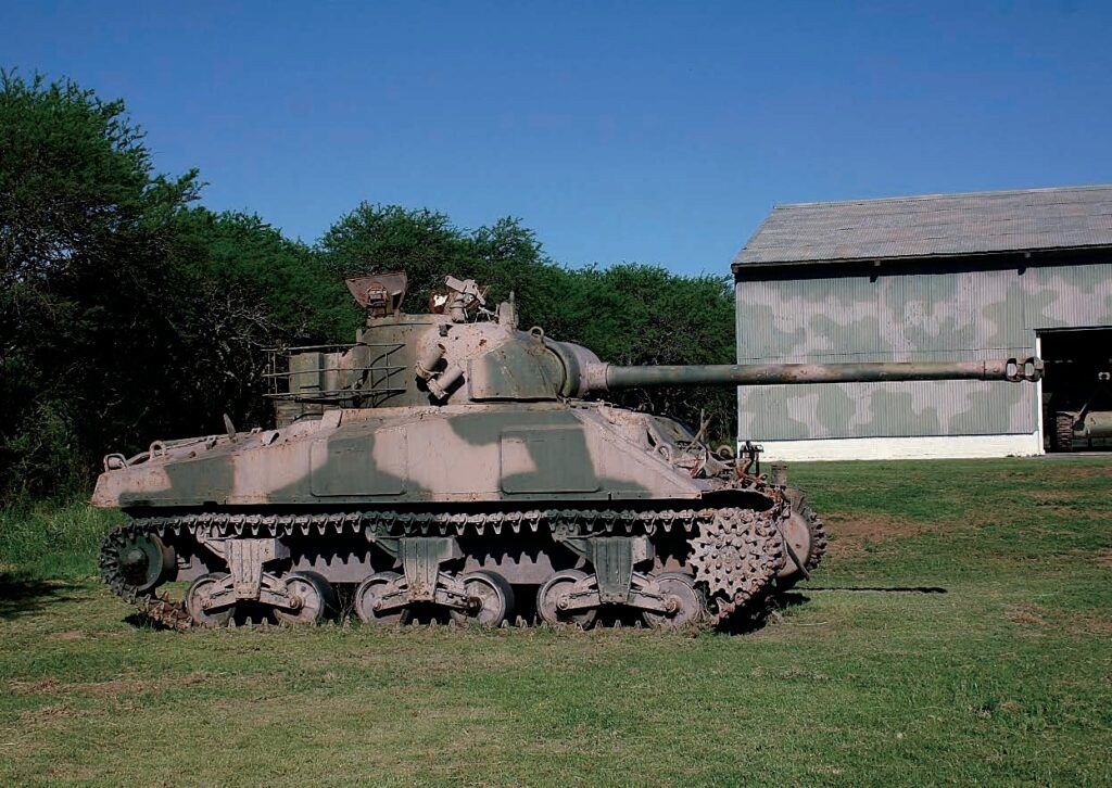 En la colección de medios terrestres de la fundación Museo Estancia Santa Romana, ubicada en la localidad de Justo Daract (San Luis) se encuentran cuatro Sherman Repotenciados. Este en particular, procede de un Firefly Vc. El diseño de los aros de izado y el protector de diferencial en tres piezas, indica que pertenece a lotes iniciales de M4A4 (Diego Martin Díaz).