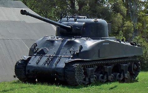 Firefly Ic Hybrid construido inicialmente como M4 por la Chrysler. Emplazado camino a La Calera,
cerca del barrio militar, de donde fue removido (Fabián Pesikonis).