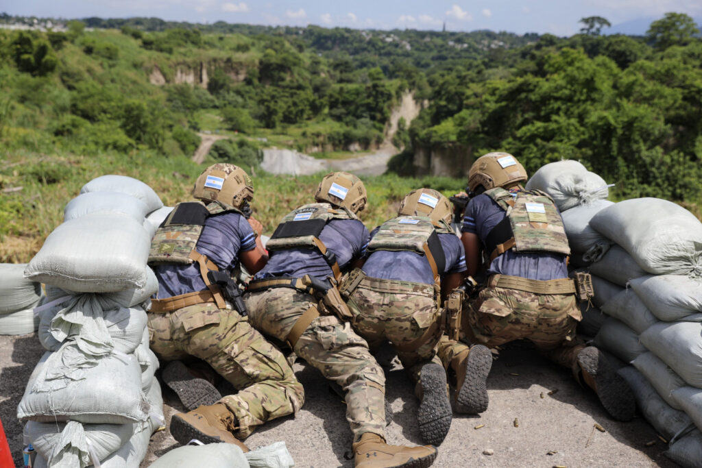 La Patrulla Conjunta de Tropas para Operaciones Especiales de las Fuerzas Armadas de la República Argentina, integrada por efectivos de Ejército, la Armada y la Fuerza Aérea. Crédito: Ministerio de Defensa