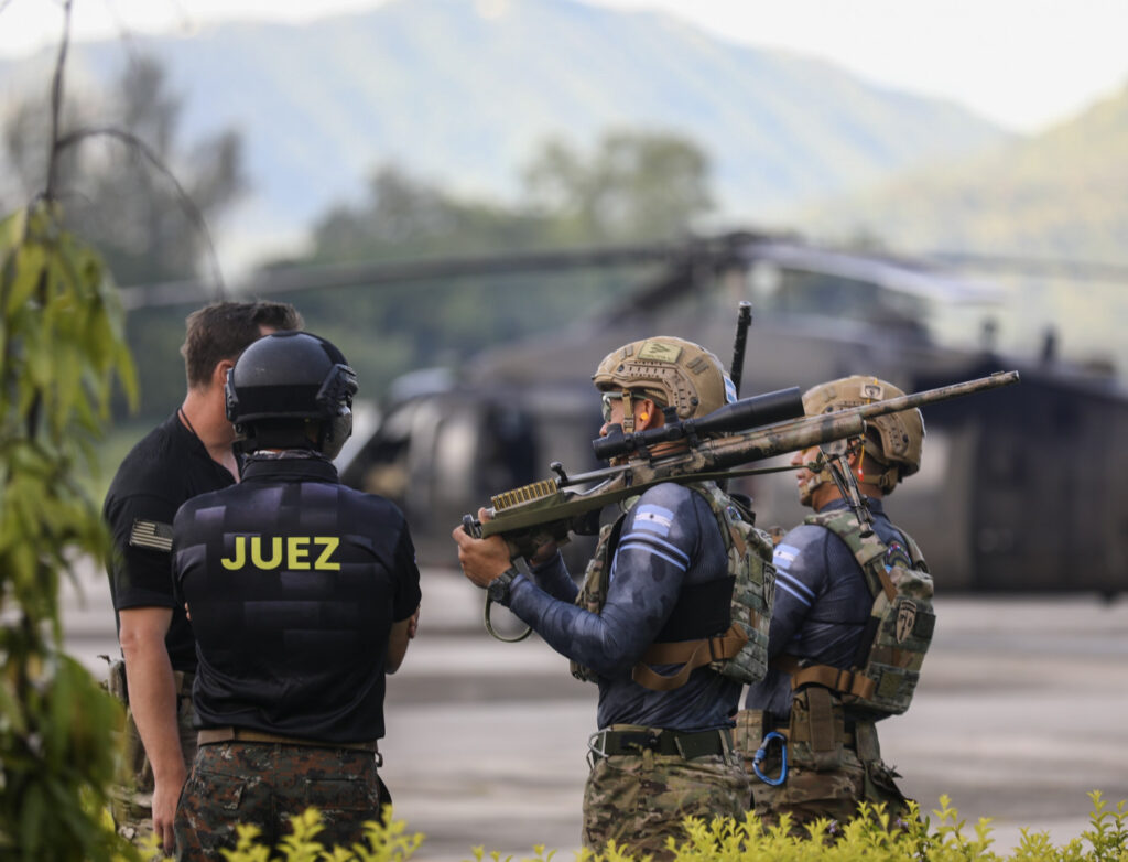 La Patrulla Conjunta de Tropas para Operaciones Especiales de las Fuerzas Armadas de la República Argentina, integrada por efectivos de Ejército, la Armada y la Fuerza Aérea. Crédito: Ministerio de Defensa
