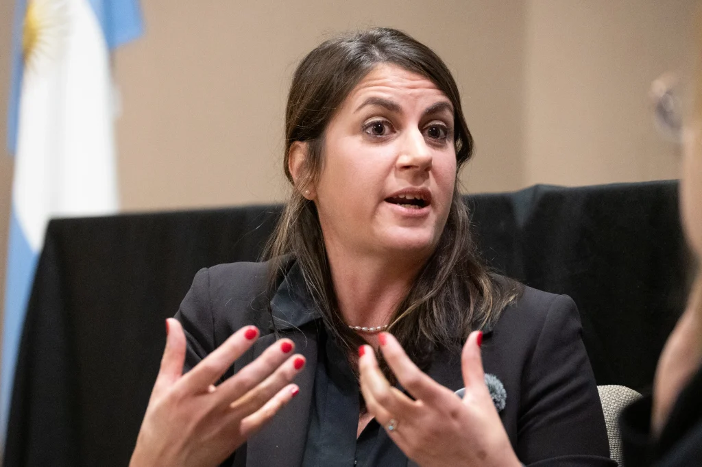 La Dra. Marcela Muratori habla sobre liderazgo, investigación y factor humano: cuando la psicología sale al terreno. Foto: Pablo Senarega.