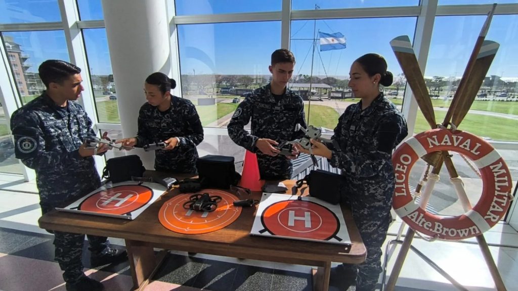 cadetes de cuarto y quinto años en su capacitacion