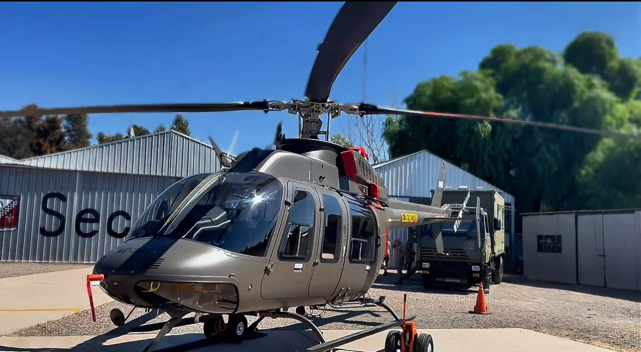 El tercer helicóptero arribó a Ezeiza y cerró la entrega prevista para la Aviación de Ejército. Su puesta en servicio requerirá todavía tareas técnicas e integración. Por Ministerio de Defensa.