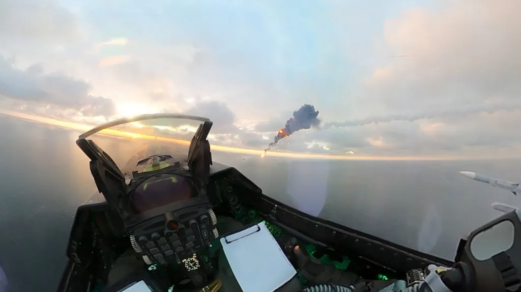 F-16 derriban drones sobre el mar Negro: lo que muestra Rumania sobre los cazas que compró Argentina